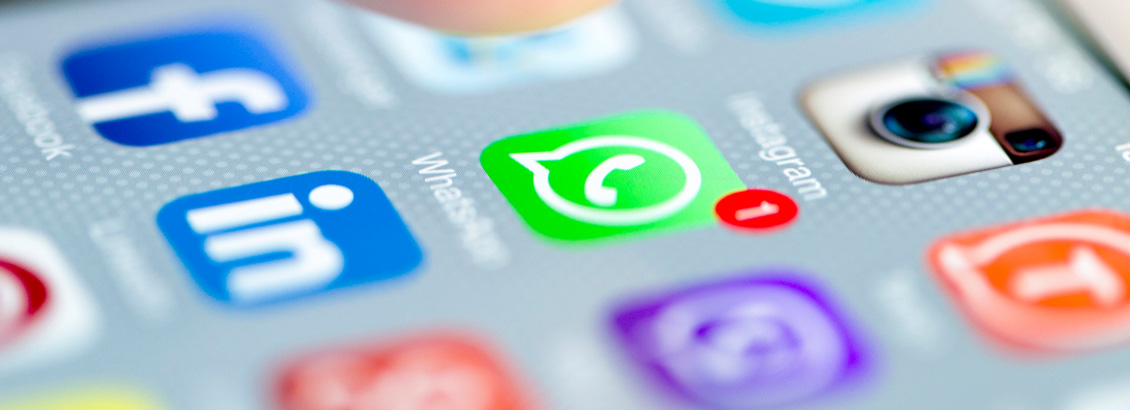 Primer Plano de cono de WhatsApp en Pantalla de Telfono